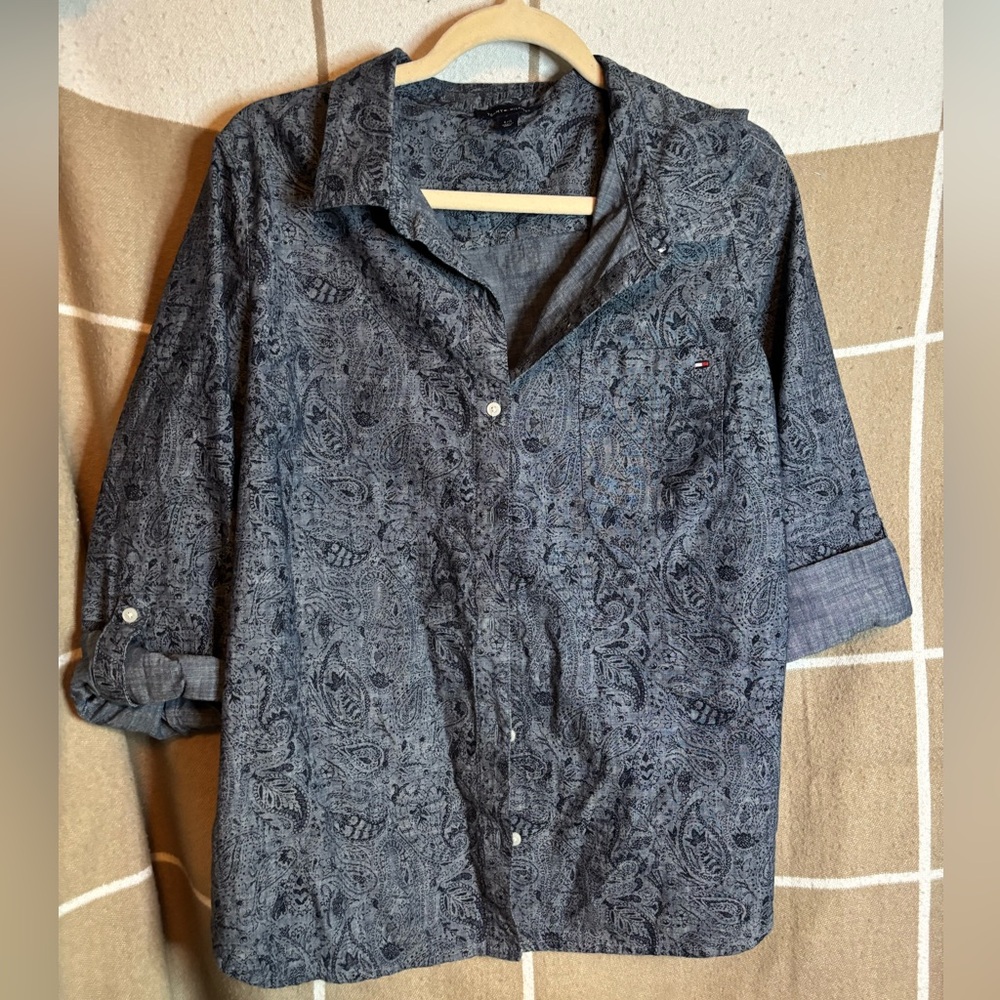 2/$15 Tommy Hilfiger Navy Paisley button down casual Shirt